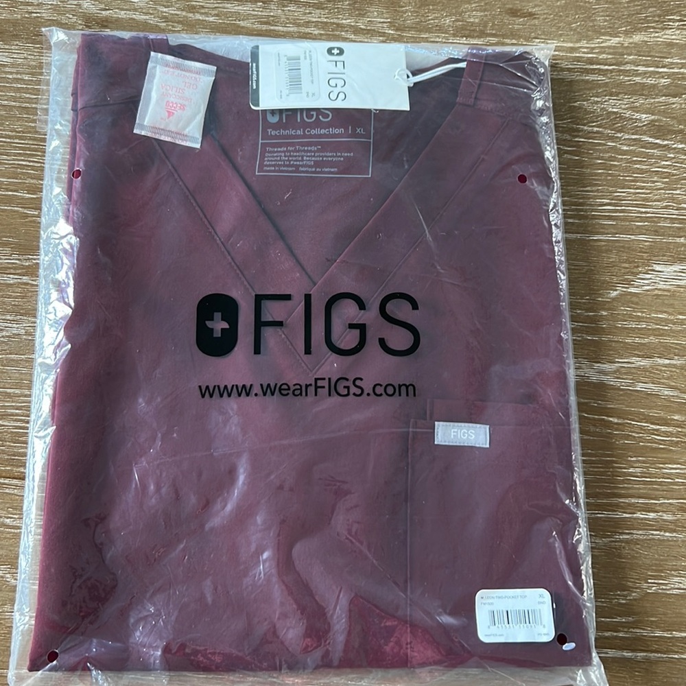 Figs Men’s Leon scrub two-pocket top. New in package. Burgundy